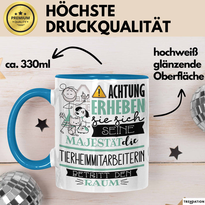 Tierheimmitarbeiterin Tasse Geschenk Lustiger Spruch Bitte Erheben Sie Sich Seine Majestät Die Tierheimmitarbeiterin Betritt Den Raum Blau Trendation