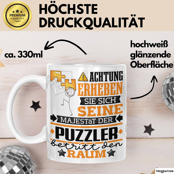 Puzzler Geschenk Tasse Lustiger Spruch Erheben Sie Sich Der Puzzler Betritt den Raum Weiß Trendation