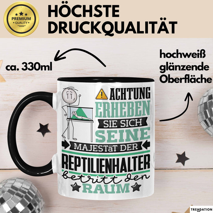 Reptilienhalter Geschenk Tasse Lustiger Spruch Erheben Sie Sich Der Reptilienhalter Betritt den Raum Schwarz Trendation