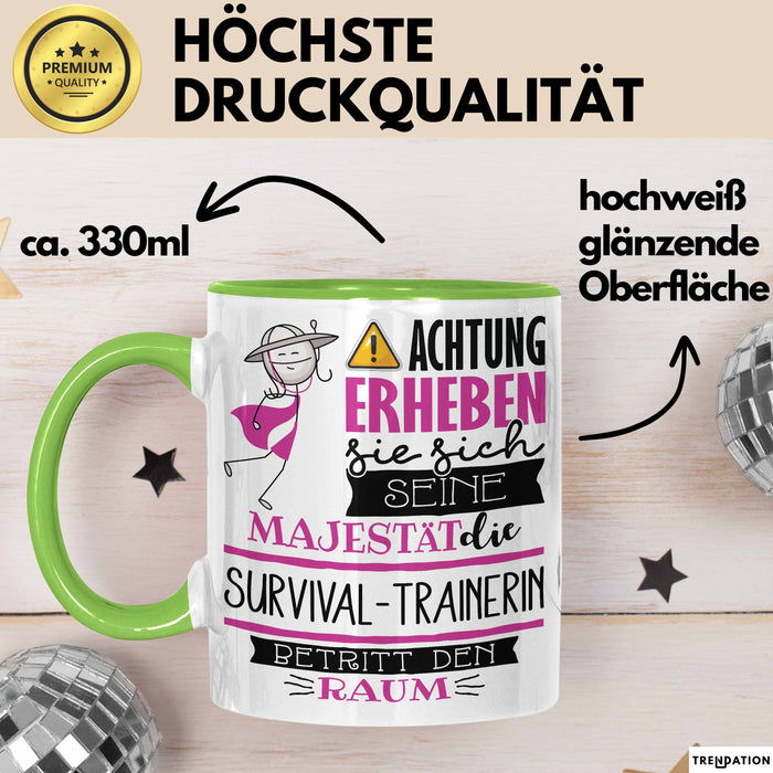 Survival-Trainerin Tasse Geschenk Lustiger Spruch Bitte Erheben Sie Sich Seine Majestät Die Survival-Trainerin Betritt Den Raum Grün Trendation