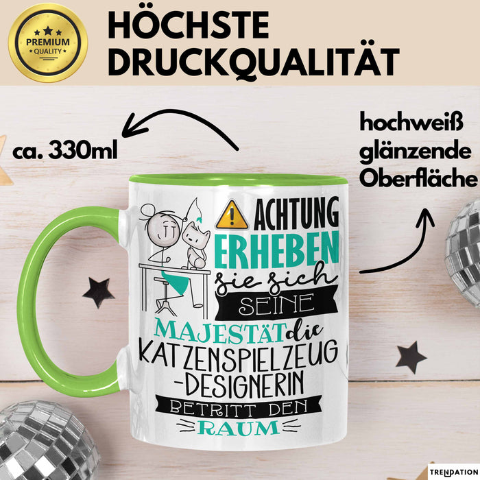 Katzenspielzeug-Designerin Tasse Geschenk Lustiger Spruch Bitte Erheben Sie Sich Seine Majestät Die Katzenspielzeug-Designerin Betritt Den Raum Grün Trendation