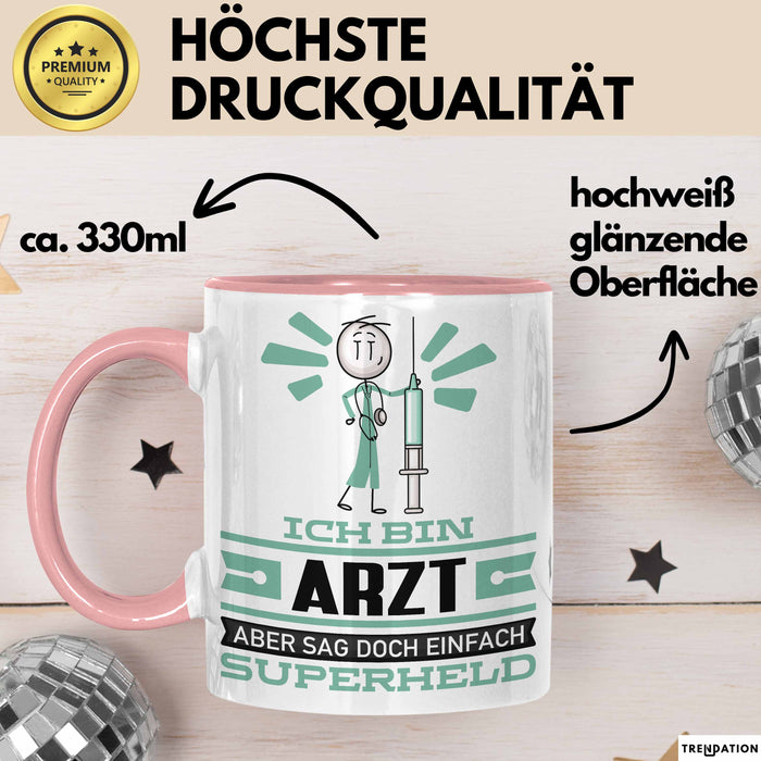 Arzt Geschenk Tasse Ich Bin Arzt Aber Sag Doch Einfach Superheld Lustige Geschenkdiee für Arzt Kaffee-Becher Rosa Trendation
