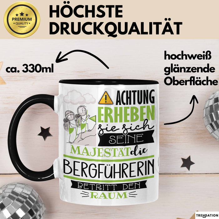 Bergführerin Tasse Geschenk Lustiger Spruch Bitte Erheben Sie Sich Seine Majestät Die Bergführerin Betritt Den Raum Schwarz Trendation