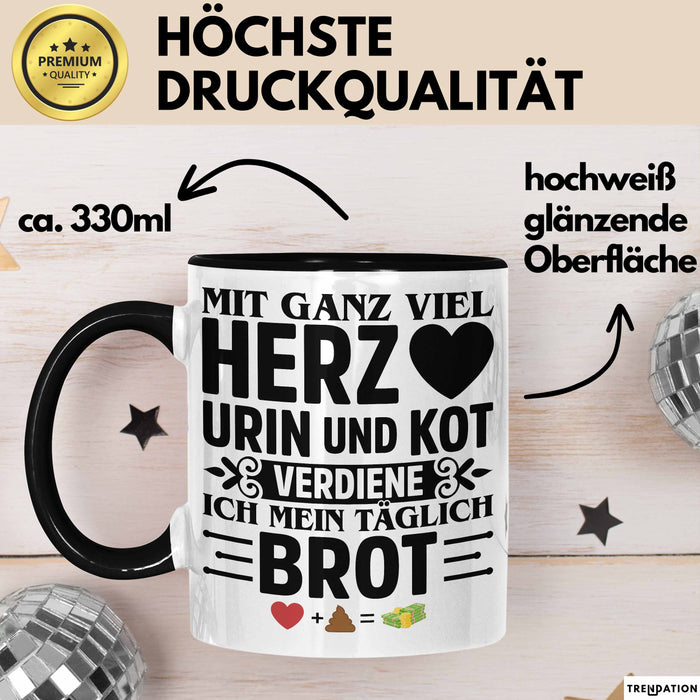 Krankenschwester Pflege Geschenk Tasse Mit Ganz Viel Herz Urin Und Kot Verdiene Ich Mein Täglich Brot Geschenkidee Kaffee-Becher Schwarz Trendation