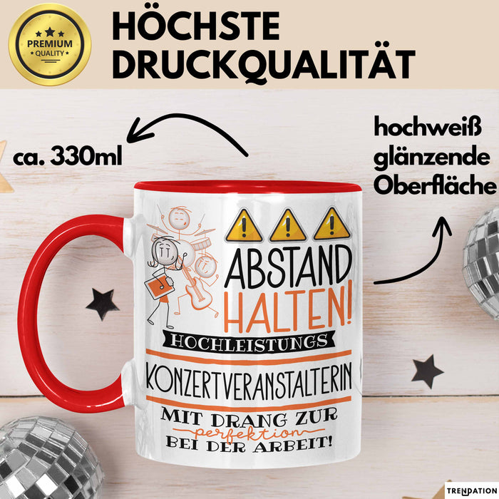Konzertveranstalterin Tasse Geschenk Lustig Abstand Halten Hochleistungs-Konzertveranstalterin Mit Drang Zur Perfektion Bei Der Arbeit Rot Trendation