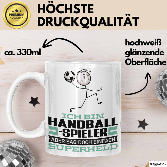 Handballspieler Geschenk Tasse Ich Bin Handballspieler Aber Sag Doch Einfach Superheld Lustige Geschenkdiee für Handballspieler Kaffee-Becher Weiß Trendation