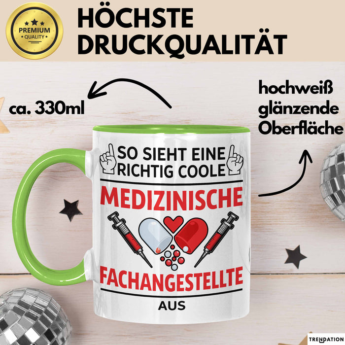 Medizinischer Assistent Arzt Tasse Geschenk Lustige Geschenkidee Spruch So Sieht Eine Richtig Coole Medizinische Fachangestellte Aus Grün Trendation