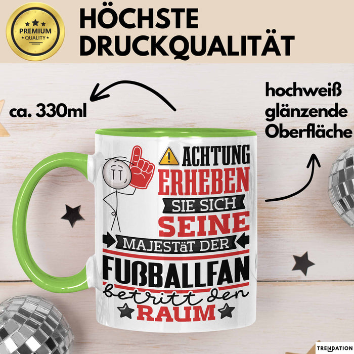 Fußballfan Geschenk Tasse Lustiger Spruch Erheben Sie Sich Der Fußballfan Betritt den Raum Grün Trendation