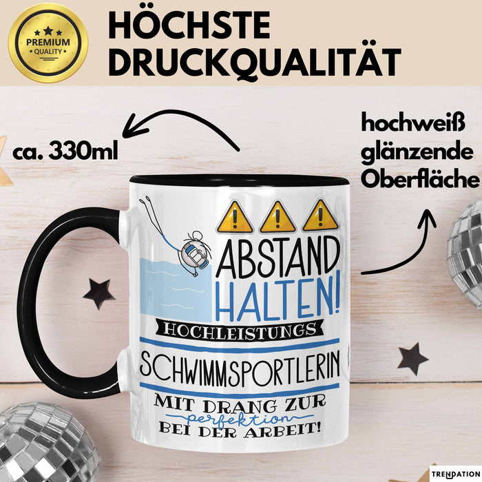Schwimmsportlerin Tasse Geschenk Lustig Abstand Halten Hochleistungs-Schwimmsportlerin Mit Drang Zur Perfektion Bei Der Arbeit Trendation
