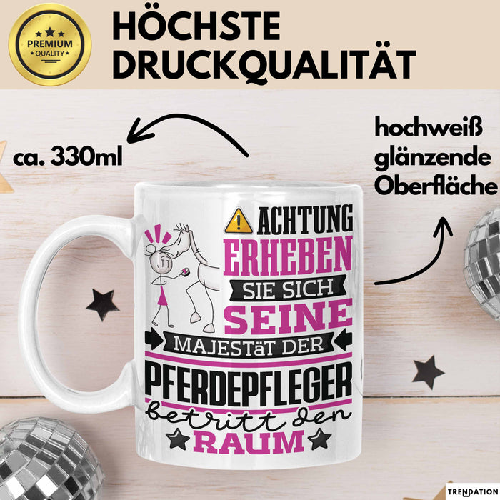 Pferdepfleger Geschenk Tasse Lustiger Spruch Erheben Sie Sich Der Pferdepfleger Betritt den Raum Weiß Trendation
