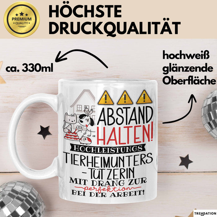 Tierheimunterstützerin Tasse Geschenk Lustig Abstand Halten Hochleistungs-Tierheimunterstützerin Mit Drang Zur Perfektion Bei Der Arbeit Weiß Trendation