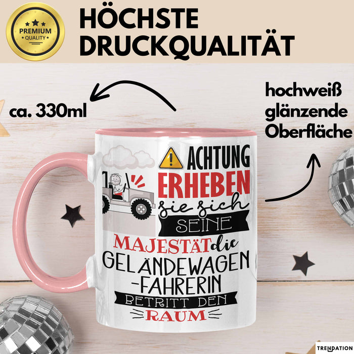 Geländewagenfahrerin Tasse Geschenk Lustiger Spruch Bitte Erheben Sie Sich Seine Majestät Die Geländewagenfahrerin Betritt Den Raum Rosa Trendation