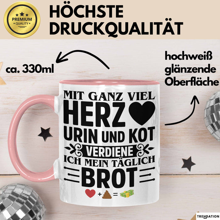 Krankenschwester Pflege Geschenk Tasse Mit Ganz Viel Herz Urin Und Kot Verdiene Ich Mein Täglich Brot Geschenkidee Kaffee-Becher Rosa Trendation