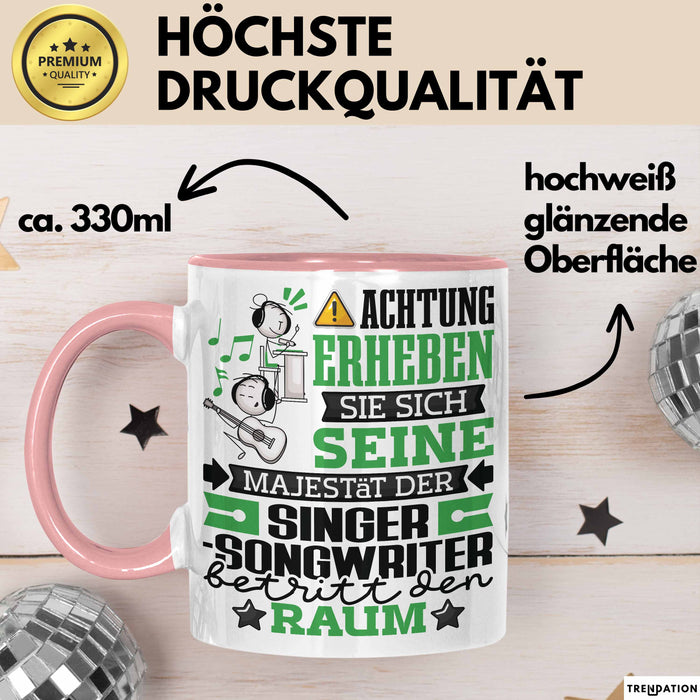 Singer-Songwriter Geschenk Tasse Lustiger Spruch Erheben Sie Sich Der Singer-Songwriter Betritt den Raum Rosa Trendation