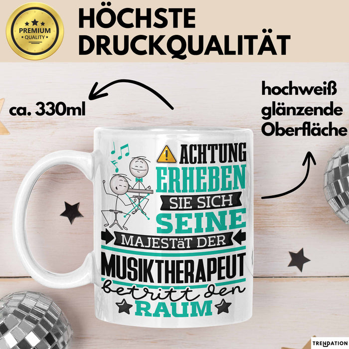 Musiktherapeut Geschenk Tasse Lustiger Spruch Erheben Sie Sich Der Musiktherapeut Betritt den Raum Weiß Trendation