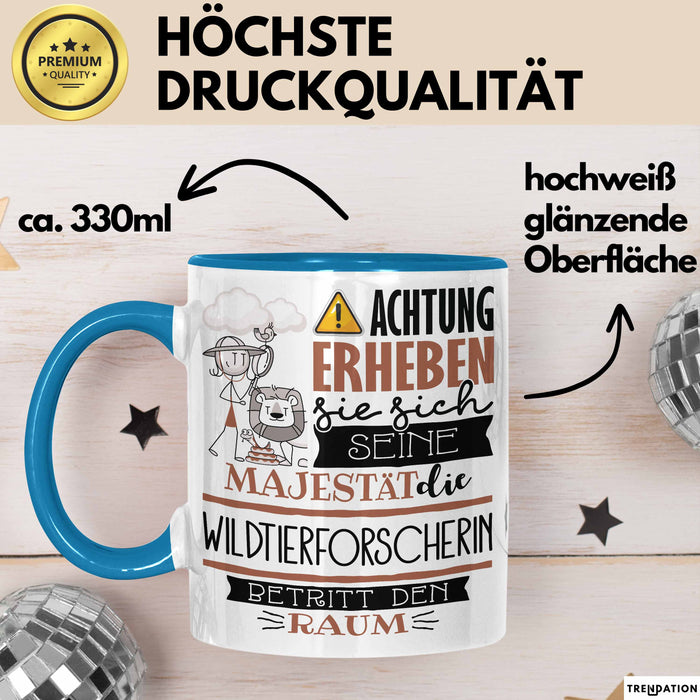 Wildtierforscherin Tasse Geschenk Lustiger Spruch Bitte Erheben Sie Sich Seine Majestät Die Wildtierforscherin Betritt Den Raum Blau Trendation
