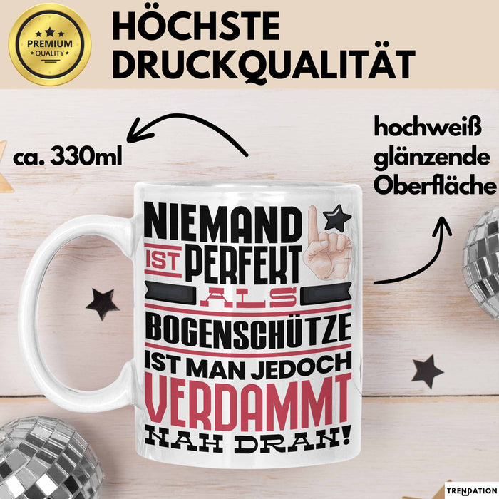 Bogenschütze Geschenk Tasse Lustige Geschenkidee für Bogenschütze Geburtstag Kaffee-Becher Niemand Ist Perfekt Aber Als Bogenschütze Ist Man Nah Dran Weiß Trendation