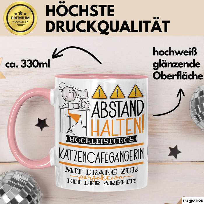 Katzencafégängerin Tasse Geschenk Lustig Abstand Halten Hochleistungs-Katzencafégängerin Mit Drang Zur Perfektion Bei Der Arbeit Rosa Trendation