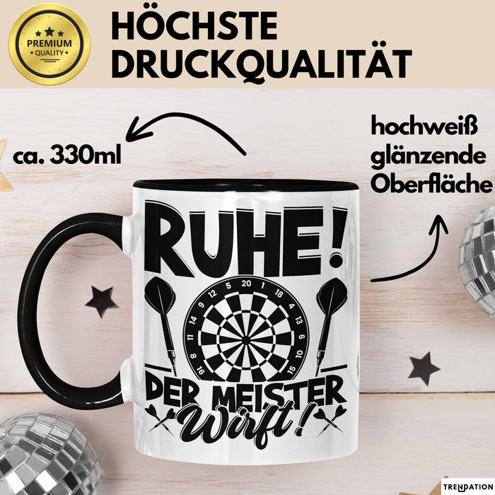 Dart-Spieler Geschenk Tasse Kaffee-Becher Darts Geschenkidee Spruch Geburtstag Ruhe Der Meister Wirft Schwarz Trendation