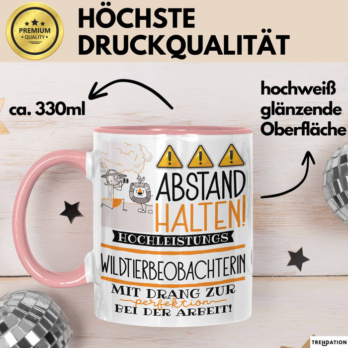 Wildtierbeobachterin Tasse Geschenk Lustig Abstand Halten Hochleistungs-Wildtierbeobachterin Mit Drang Zur Perfektion Bei Der Arbeit Rosa Trendation