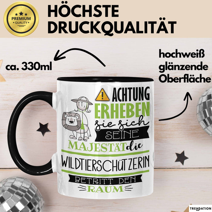 Wildtierschützerin Tasse Geschenk Lustiger Spruch Bitte Erheben Sie Sich Seine Majestät Die Wildtierschützerin Betritt Den Raum Schwarz Trendation
