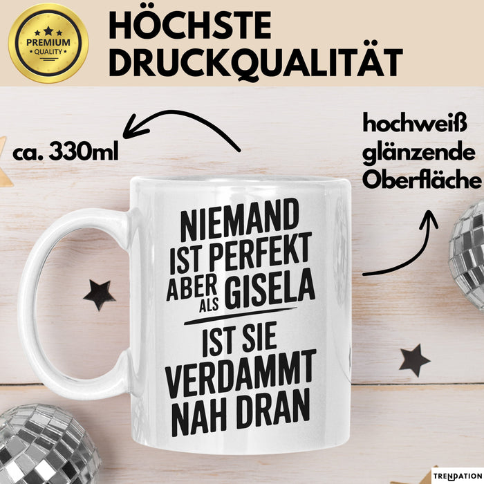 Gisela Tasse Geschenk Niemand Ist Perfekt Gisela Verdammt Nah Dran Geschenkidee Weiß Trendation