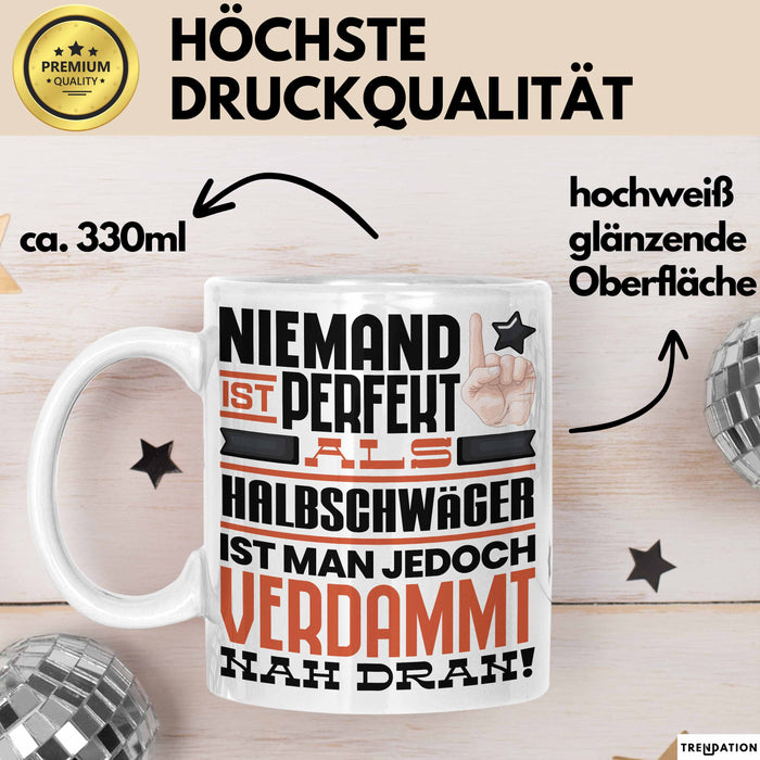Halbschwäger Geschenk Tasse Lustige Geschenkidee für Halbschwäger Geburtstag Kaffee-Becher Niemand Ist Perfekt Aber Als Halbschwäger Ist Man Nah Dran Weiß Trendation