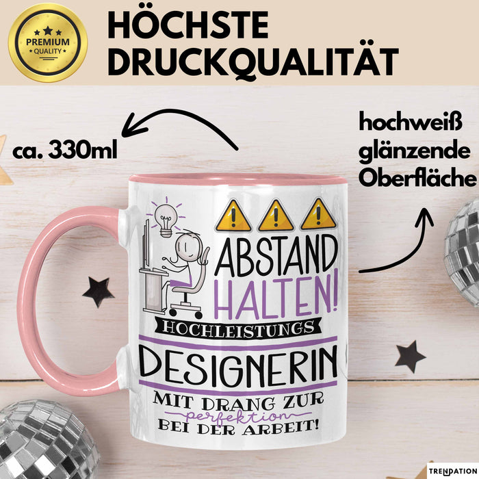 Designerin Tasse Geschenk Lustig Abstand Halten Hochleistungs-Designerin Mit Drang Zur Perfektion Bei Der Arbeit Rosa Trendation