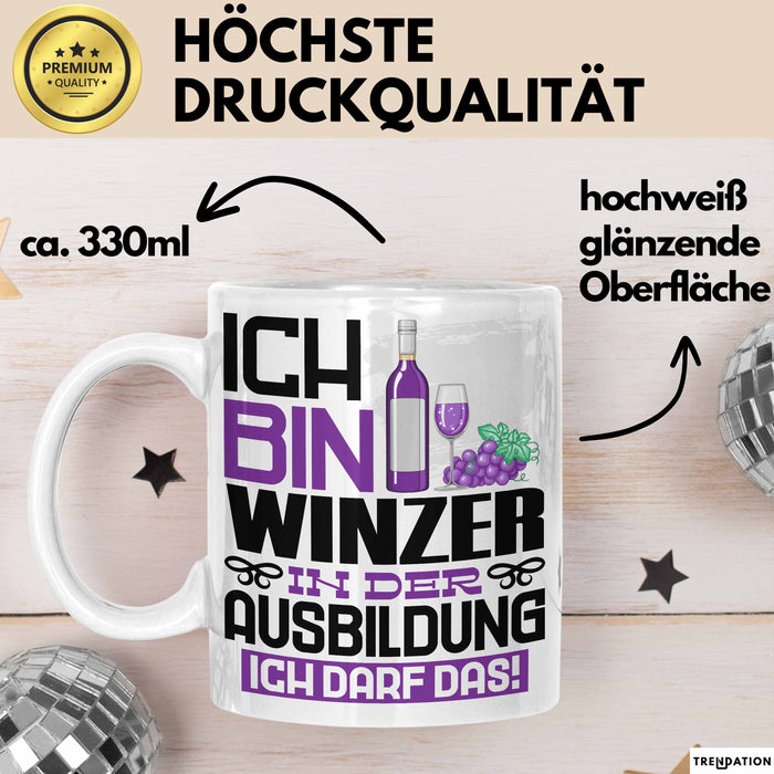 Winzer Ausbildung Tasse Geschenk Ich Bin Winzer In Der Ausbildung Ich Darf Das Geschenkidee Spruch Weiß Trendation
