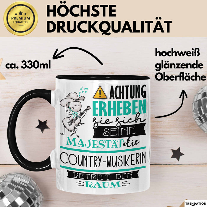 Country-Musikerin Tasse Geschenk Lustiger Spruch Bitte Erheben Sie Sich Seine Majestät Die Country-Musikerin Betritt Den Raum Schwarz Trendation