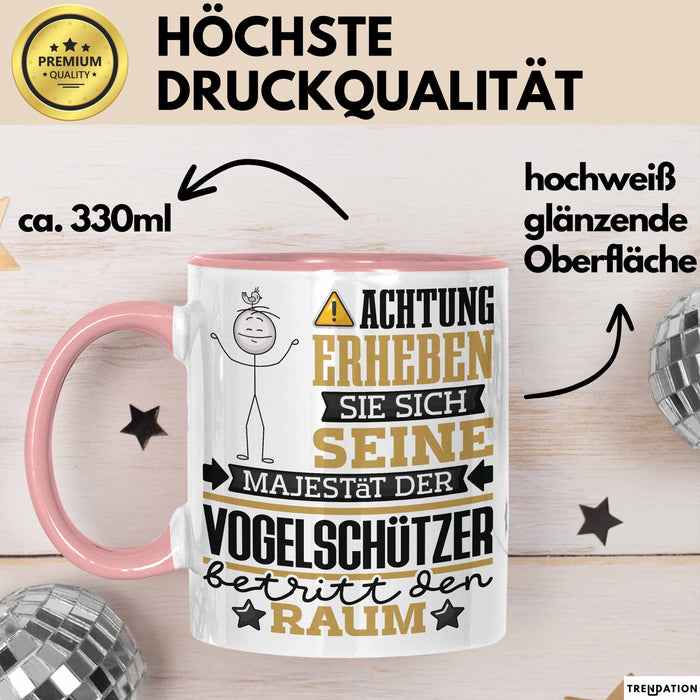 Vogelschützer Geschenk Tasse Lustiger Spruch Erheben Sie Sich Der Vogelschützer Betritt den Raum Rosa Trendation