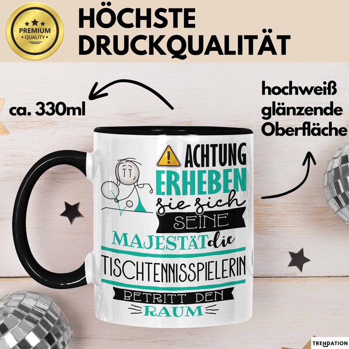 Tischtennisspielerin Tasse Geschenk Lustiger Spruch Bitte Erheben Sie Sich Seine Majestät Die Tischtennisspielerin Betritt Den Raum Schwarz Trendation