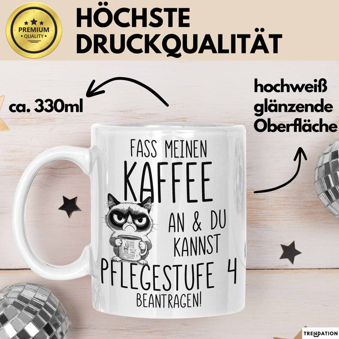 Humor Tasse Pflege Krankenschwester Büro Fass Meinen Kaffee An Und Du Kannst Pflegestufe 4 Beantragen Lustiger Kaffee-Becher Weiß Trendation