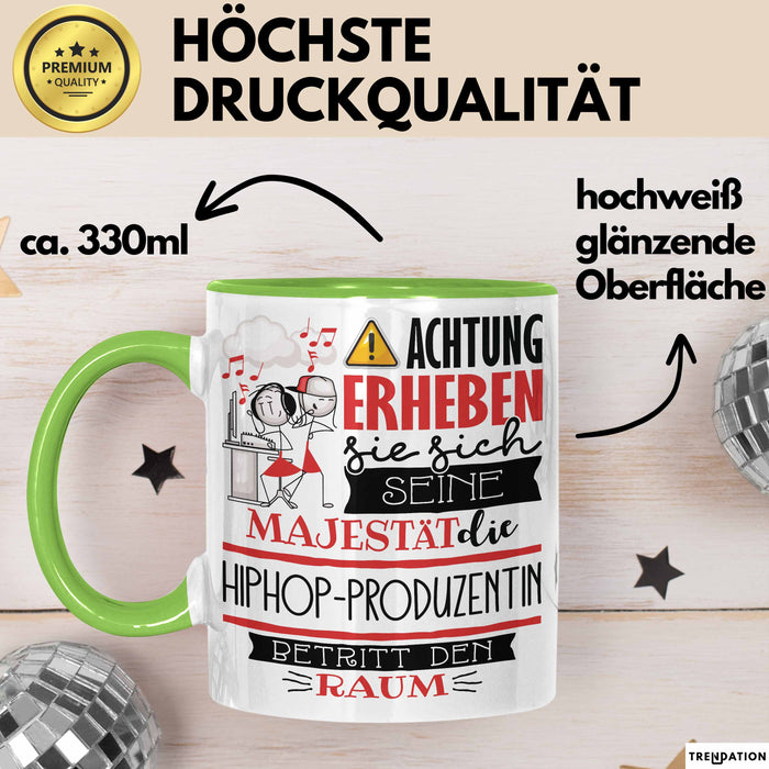 Hiphop-Produzentin Tasse Geschenk Lustiger Spruch Bitte Erheben Sie Sich Seine Majestät Die Hiphop-Produzentin Betritt Den Raum Grün Trendation