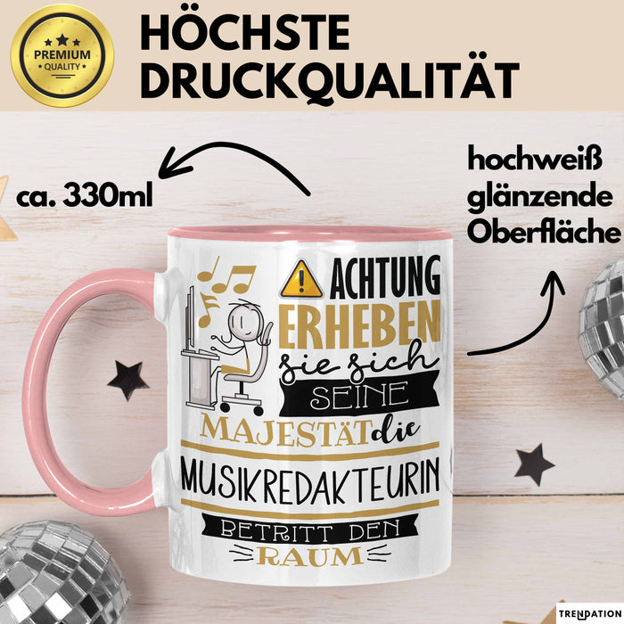 Musikredakteurin Tasse Geschenk Lustiger Spruch Bitte Erheben Sie Sich Seine Majestät Die Musikredakteurin Betritt Den Raum Rosa Trendation