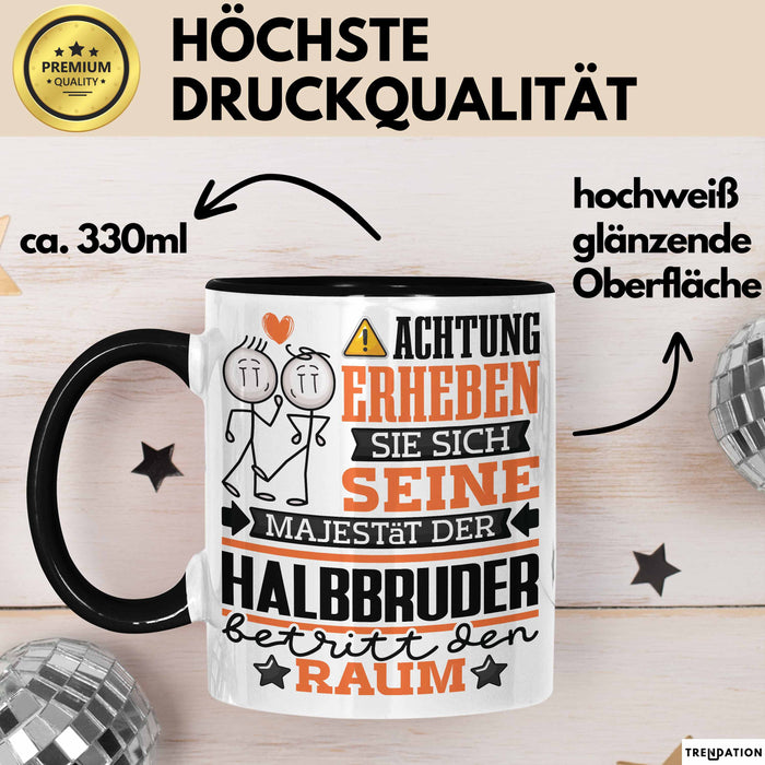 Halbbruder Geschenk Tasse Lustiger Spruch Erheben Sie Sich Der Halbbruder Betritt den Raum Schwarz Trendation