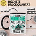 Ski Tasse Geschenk Grafik The Mountains Are Calling And I Must Go Becher Schwarz Trendation