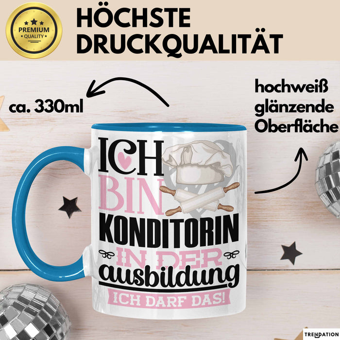 Konditorin Ausbildung Start Geschenk Tasse Ich Bin Konditorin In Der Ausbildung Ich Darf Das Kaffee-Becher Geschenkidee Blau Trendation