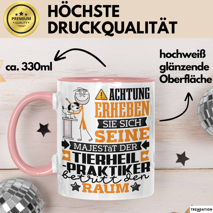 Tierheilpraktiker Geschenk Tasse Lustiger Spruch Erheben Sie Sich Der Tierheilpraktiker Betritt den Raum Rosa Trendation
