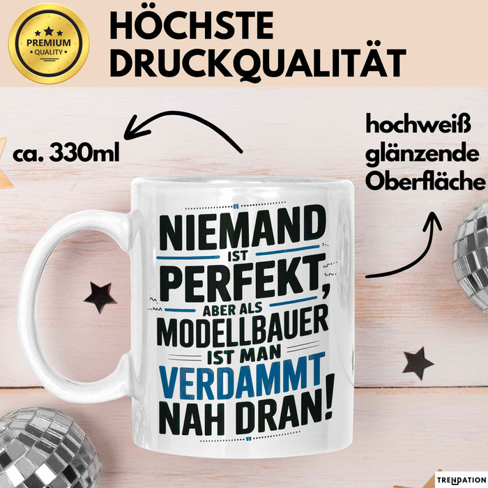 Modellbauer Tasse Geschenk Lustige Geschenkidee Spruch Niemand Ist Perfekt Aber Als Modellbauer Ist Man Verdammt Nah Dran Weiß Trendation