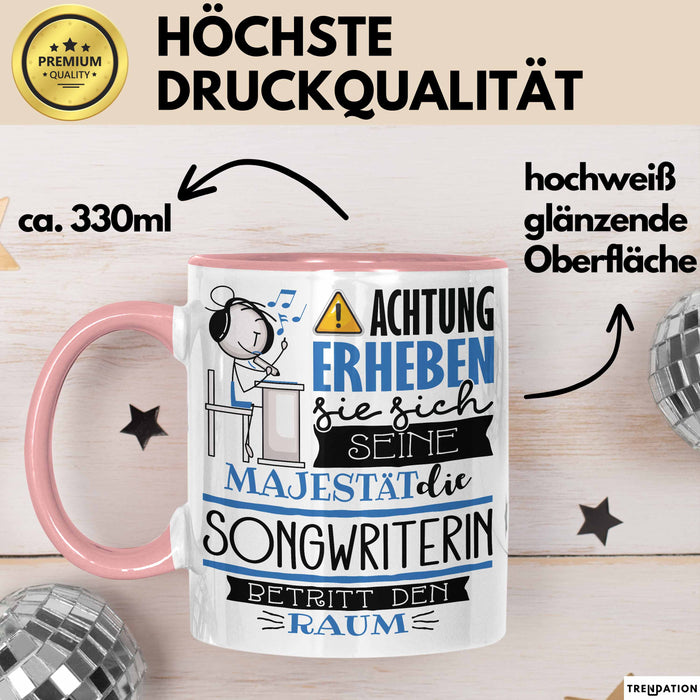 Songwriterin Tasse Geschenk Lustiger Spruch Bitte Erheben Sie Sich Seine Majestät Die Songwriterin Betritt Den Raum Rosa Trendation