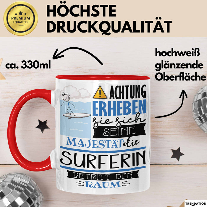 Surferin Tasse Geschenk Lustiger Spruch Bitte Erheben Sie Sich Seine Majestät Die Surferin Betritt Den Raum Rot Trendation