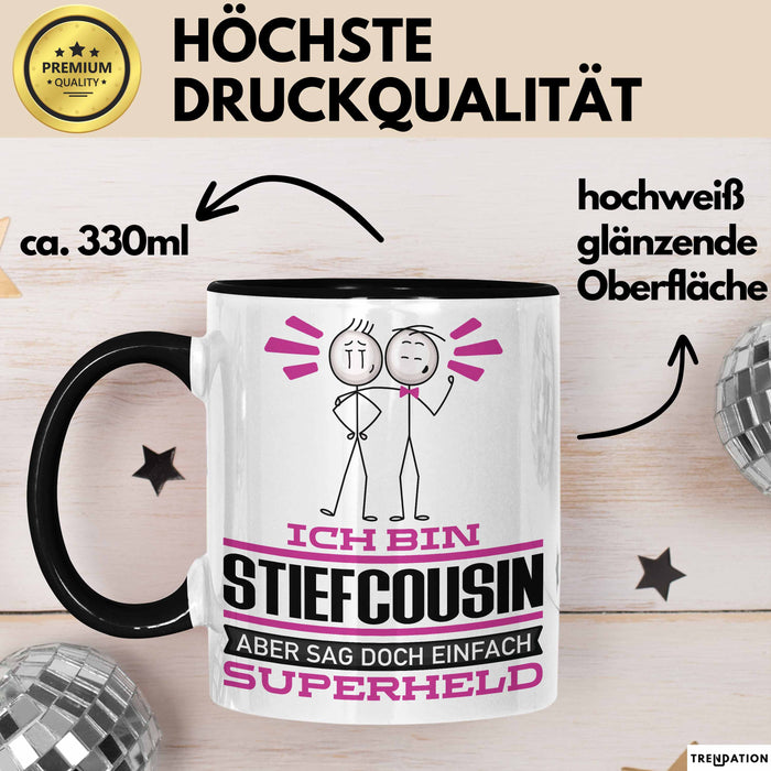 Stiefcousin Geschenk Tasse Ich Bin Stiefcousin Aber Sag Doch Einfach Superheld Lustige Geschenkdiee für Stiefcousin Kaffee-Becher Schwarz Trendation