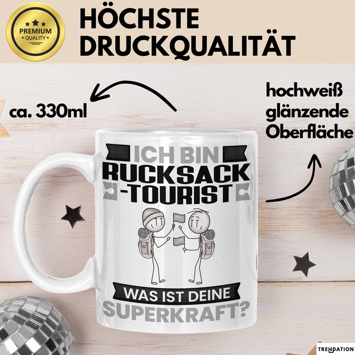 Rucksacktourist Tasse Geschenk für Rucksacktourist Geburtstag Lustiger Spruch Kaffee-Becher Was Ist Deine Superkraft Weiß Trendation