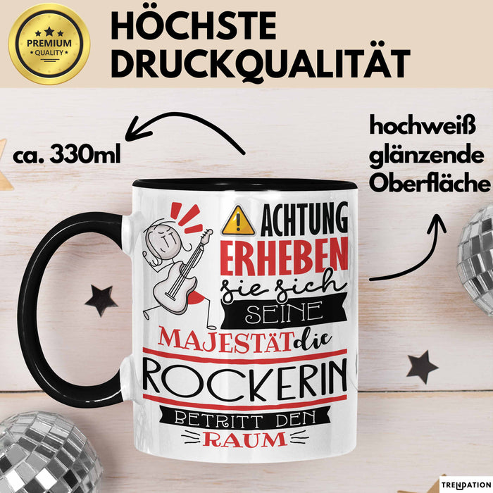 Rockerin Tasse Geschenk Lustiger Spruch Bitte Erheben Sie Sich Seine Majestät Die Rockerin Betritt Den Raum Schwarz Trendation