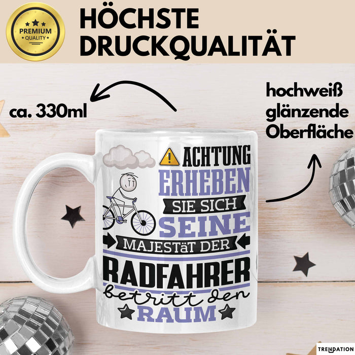 Radfahrer Geschenk Tasse Lustiger Spruch Erheben Sie Sich Der Radfahrer Betritt den Raum Weiß Trendation