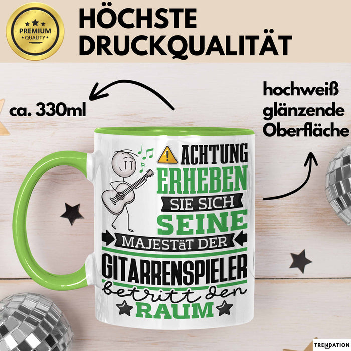 Gitarrenspieler Geschenk Tasse Lustiger Spruch Erheben Sie Sich Der Gitarrenspieler Betritt den Raum Grün Trendation