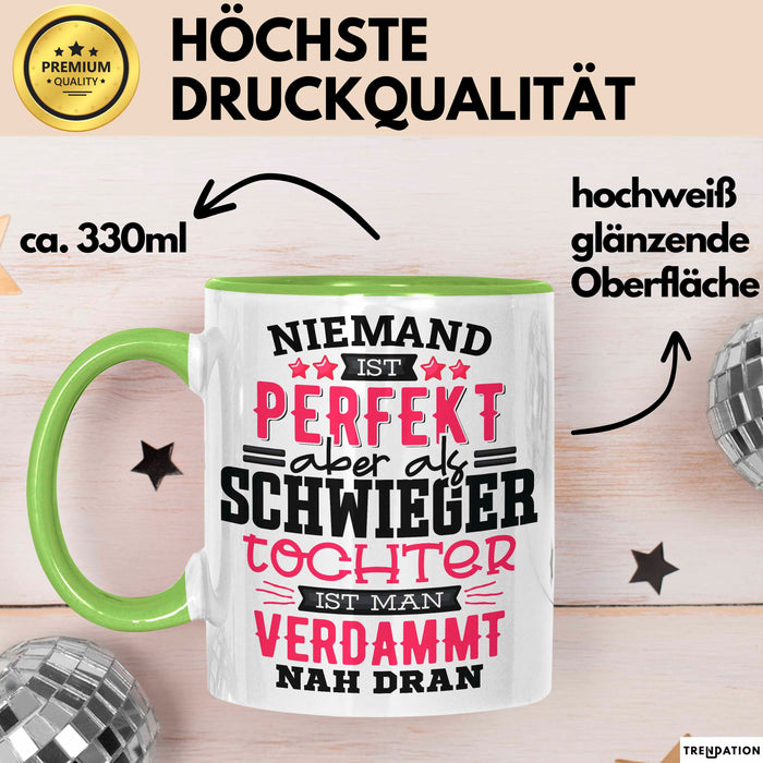 Schwiegertochter Tasse Geschenk Spruch Niemand Ist Perfekt Aber Als Schwiegertochter Ist Man Nah Dran Becher Grün Trendation