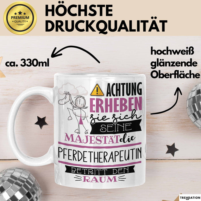 Pferdetherapeutin Tasse Geschenk Lustiger Spruch Bitte Erheben Sie Sich Seine Majestät Die Pferdetherapeutin Betritt Den Raum Weiß Trendation