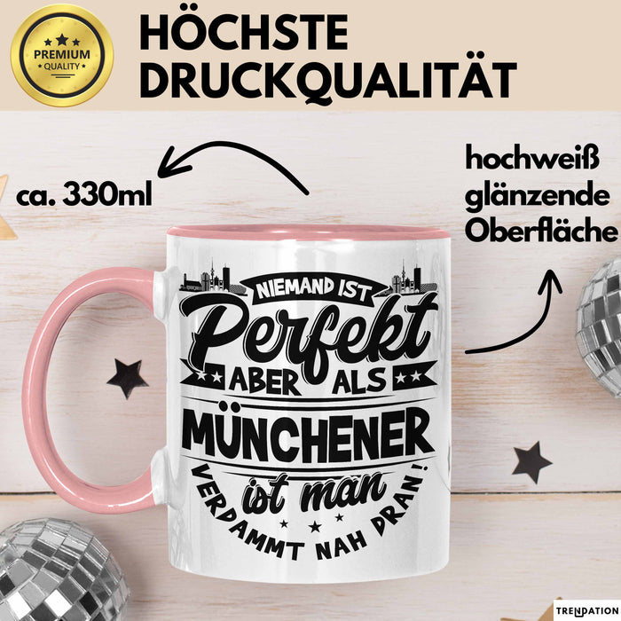 München Tasse Geschenk Heimat Münchener Geschenkidee Kaffee-Becher Bayern Niemand Ist Perfekt Aber Als Münchener Ist Man Verdammt Nah Dran Rosa Trendation